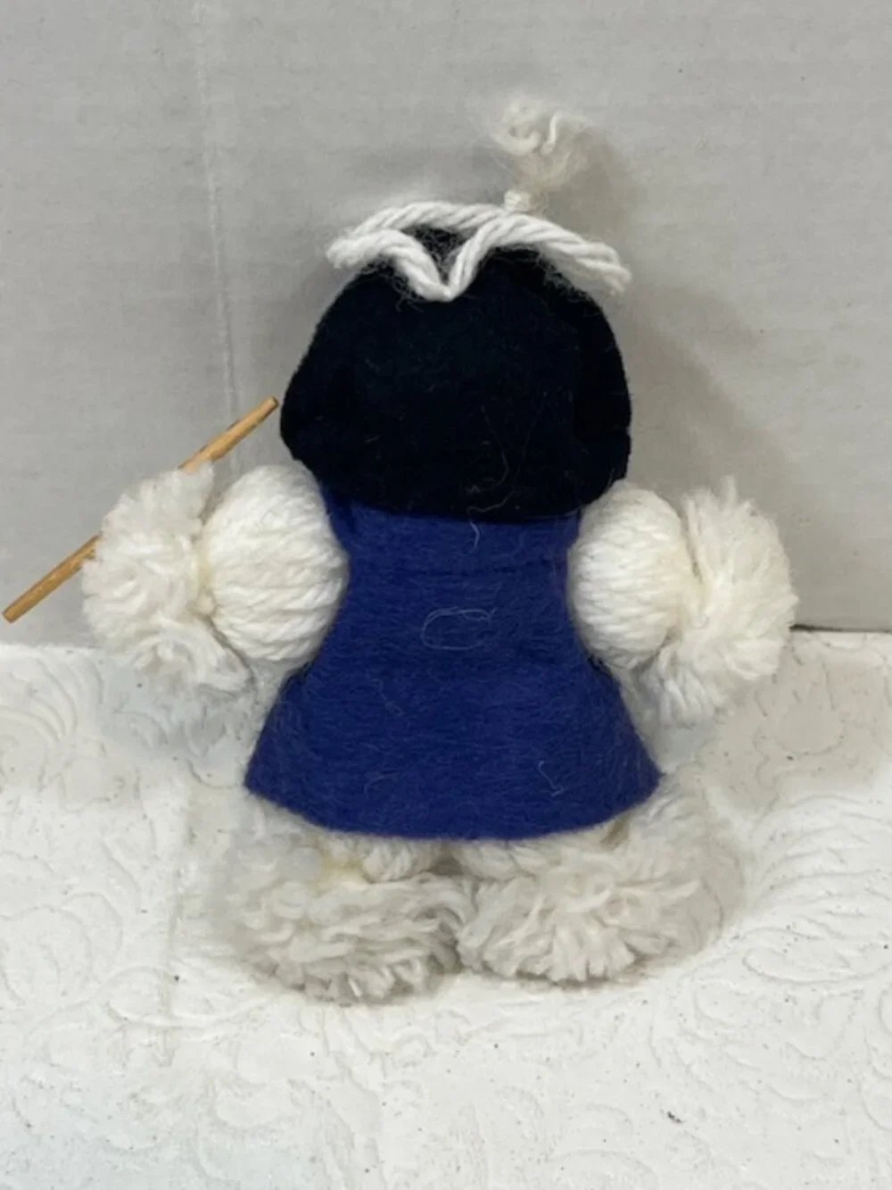 VTG Handmade White Looped Yarn Snowman Christmas Ornament Felt Clothing 4.25